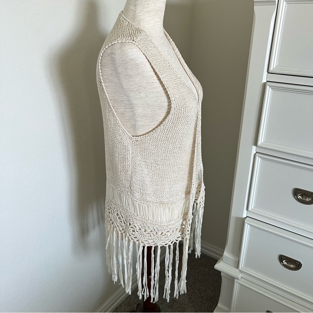 Cream Crochet Fringe Vest - Picture 2 of 9